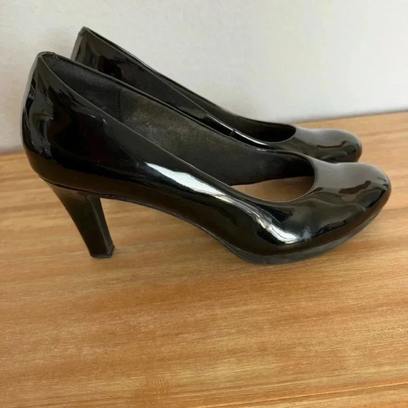 Clarks Black Patent Leather Shiny Pumps Heels Women Size 9.5 Comfort Collection - Picture 8 of 8